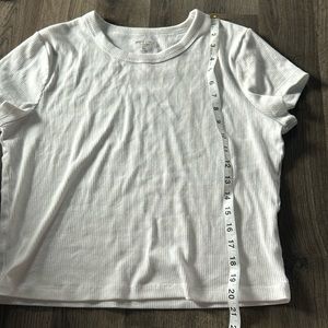 arizona jean co. white fitted ribbed baby tee/ crop top.